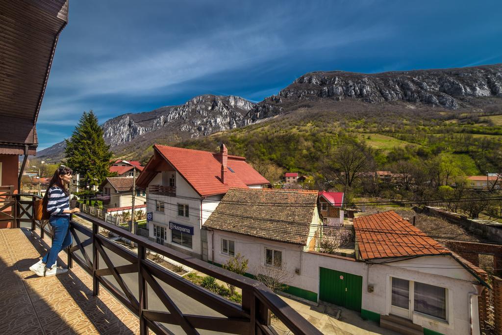 Guesthouse Magic Băile Herculane Exterior foto